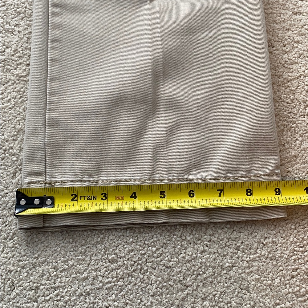Life khaki a HAGGAR Co. relaxed straight 32X32 cotton/poly blend khaki pants - Picture 11 of 16